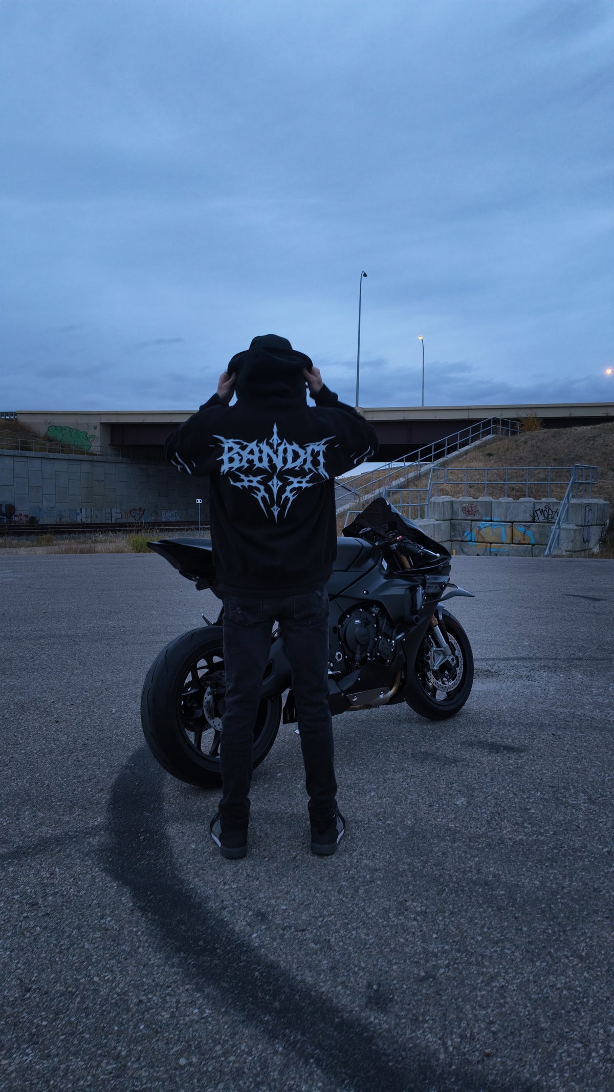 "HEIST" HOODIE