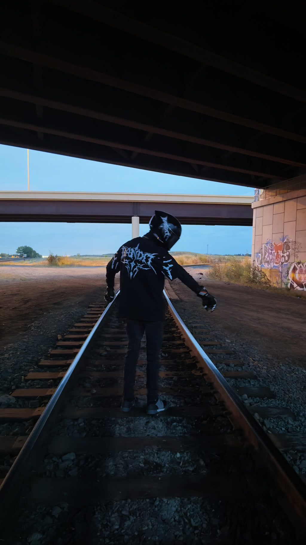 "HEIST" TEE