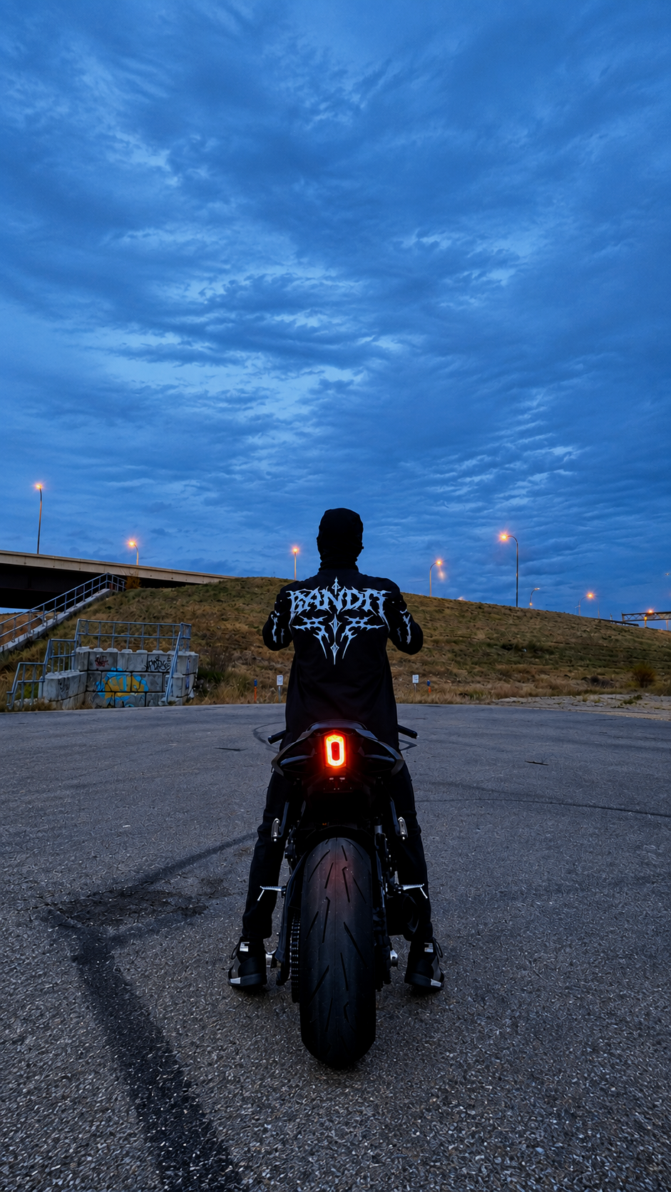 "HEIST" TEE